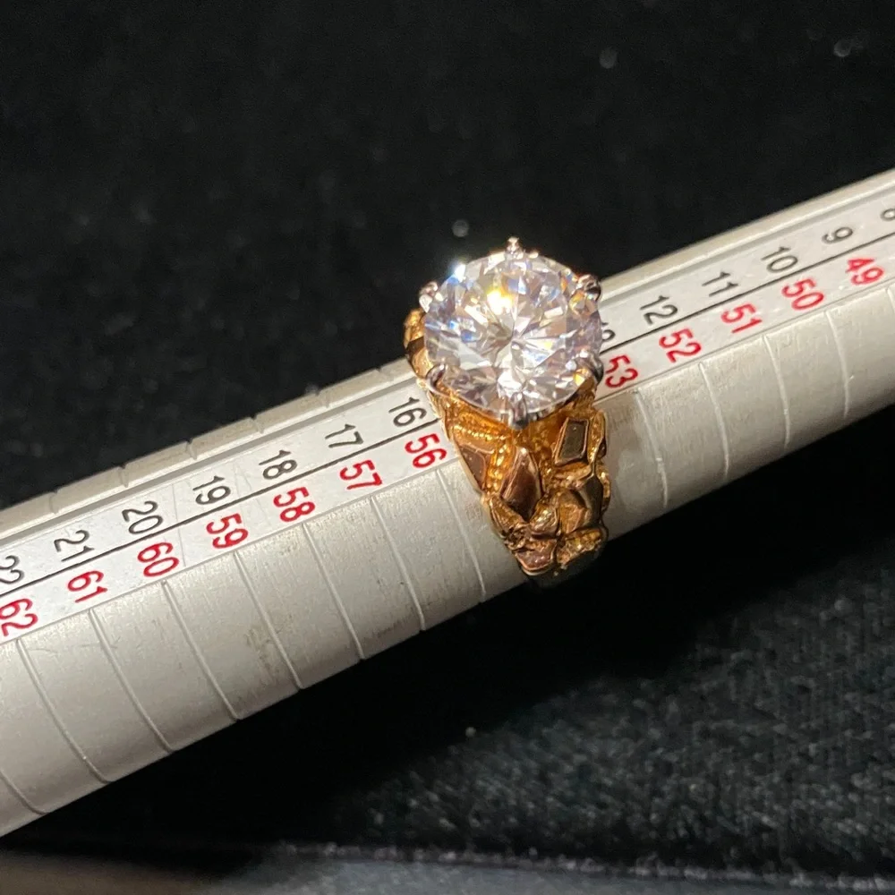 Elegant vintage 18KT H.G.E. Nugget large CZ size 7 Women's Ring